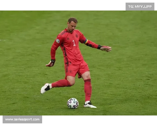 诺伊尔德甲出场次数达534场，追平历史第二纪录